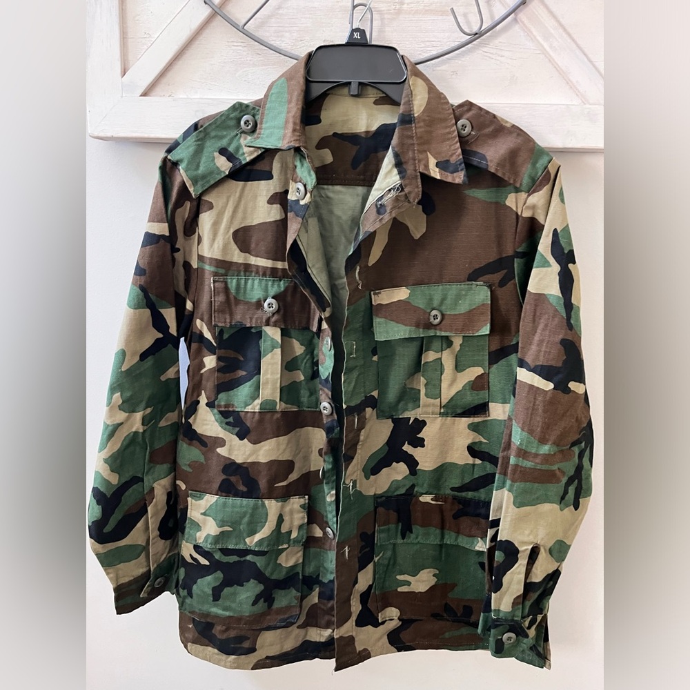 camo jacket, size medium Military